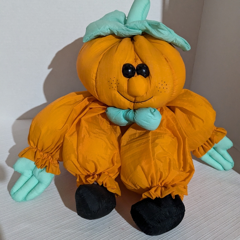 VTG 1990's puffalump style Halloween plush jack-o'-lantern weighted